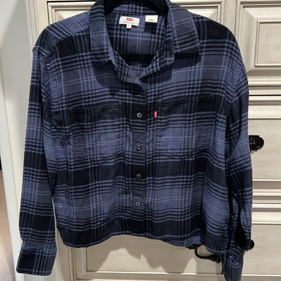 Levi's Women's Navy Blue Maple
Utility Plaid Cropped Flannel size Small - Picture 3 of 6